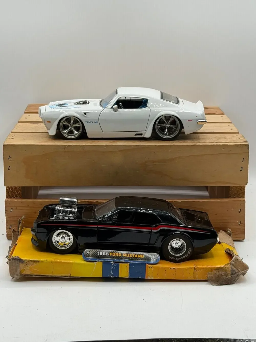 Jada Toys Bigtime Muscle Lot:1972 Pontiac Trans Am/1965 Ford Mustang(1/24 Scale)